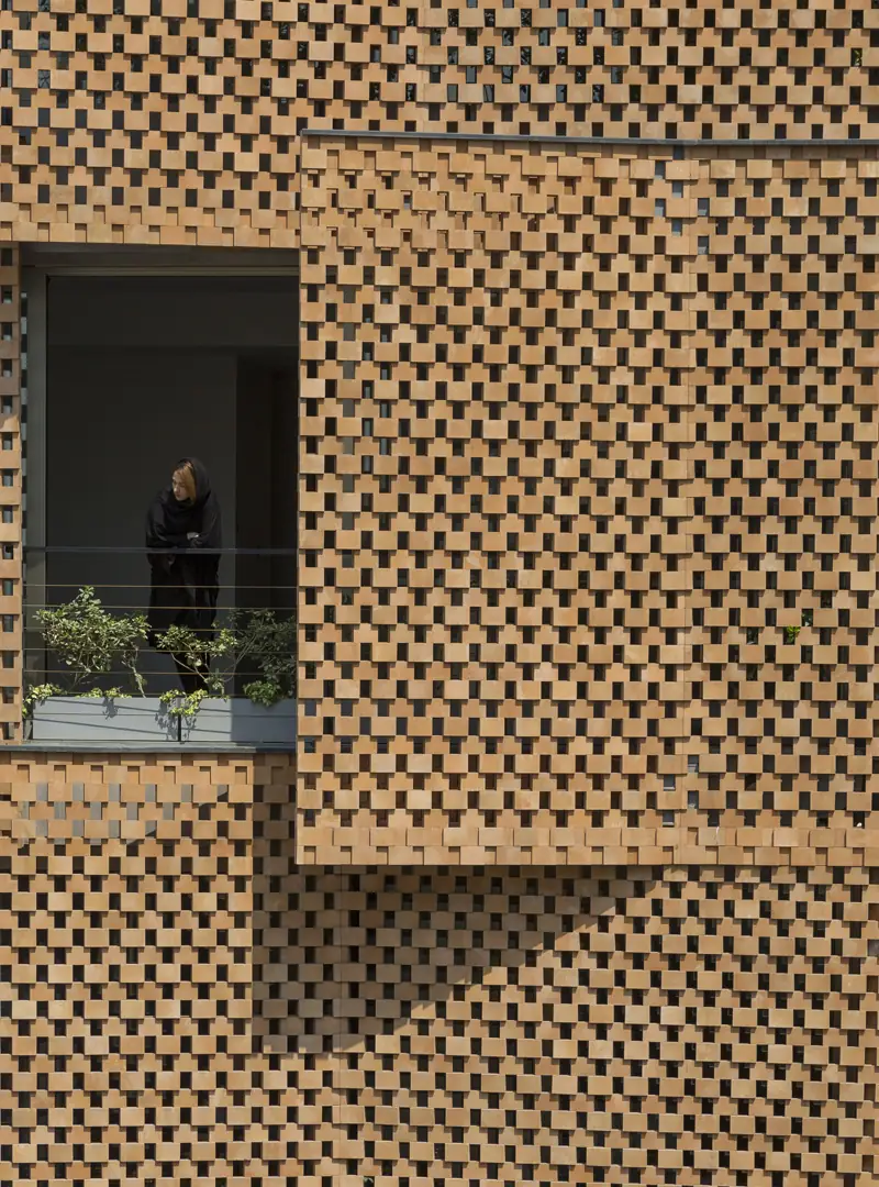 نمایی مدرن و زیبا از آجرکاری ساختمان سی و یکم