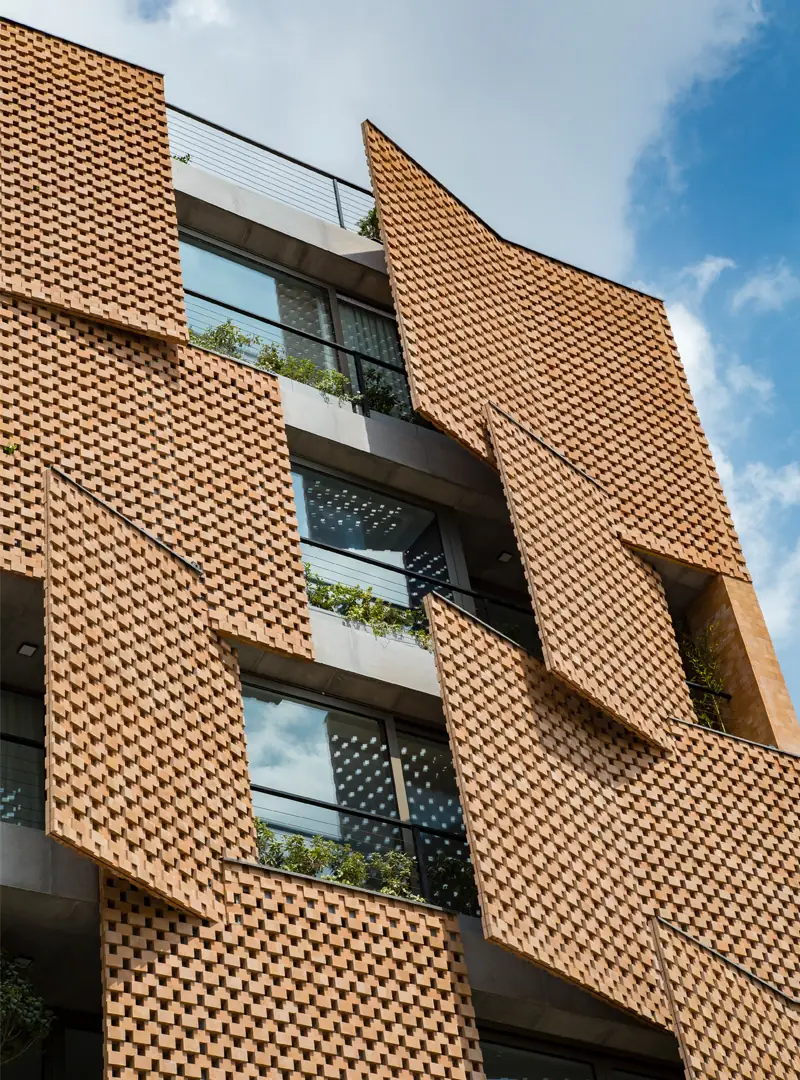 نمای اصلی ساختمان مسکونی سعادت آباد با نمای آجری خاص