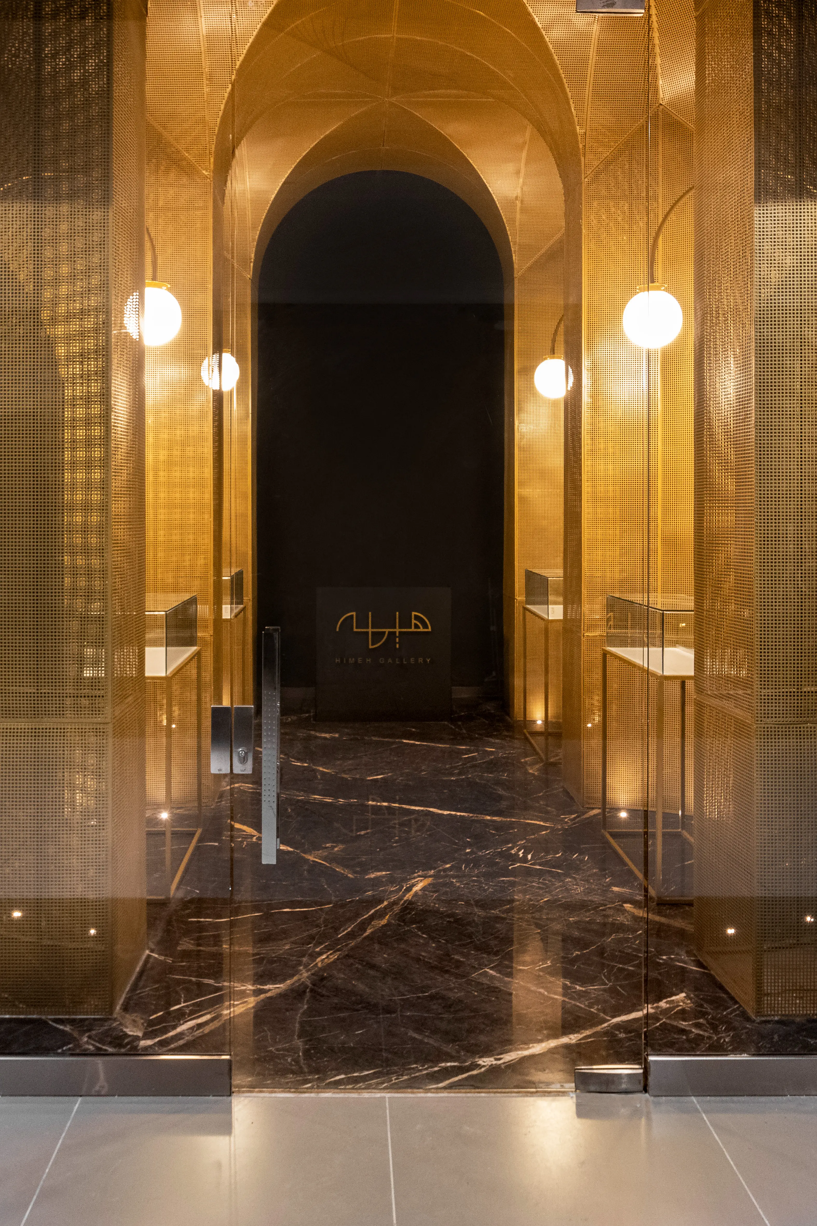 نمای بیرونی گالری جواهرات هیمه در اطلس مال