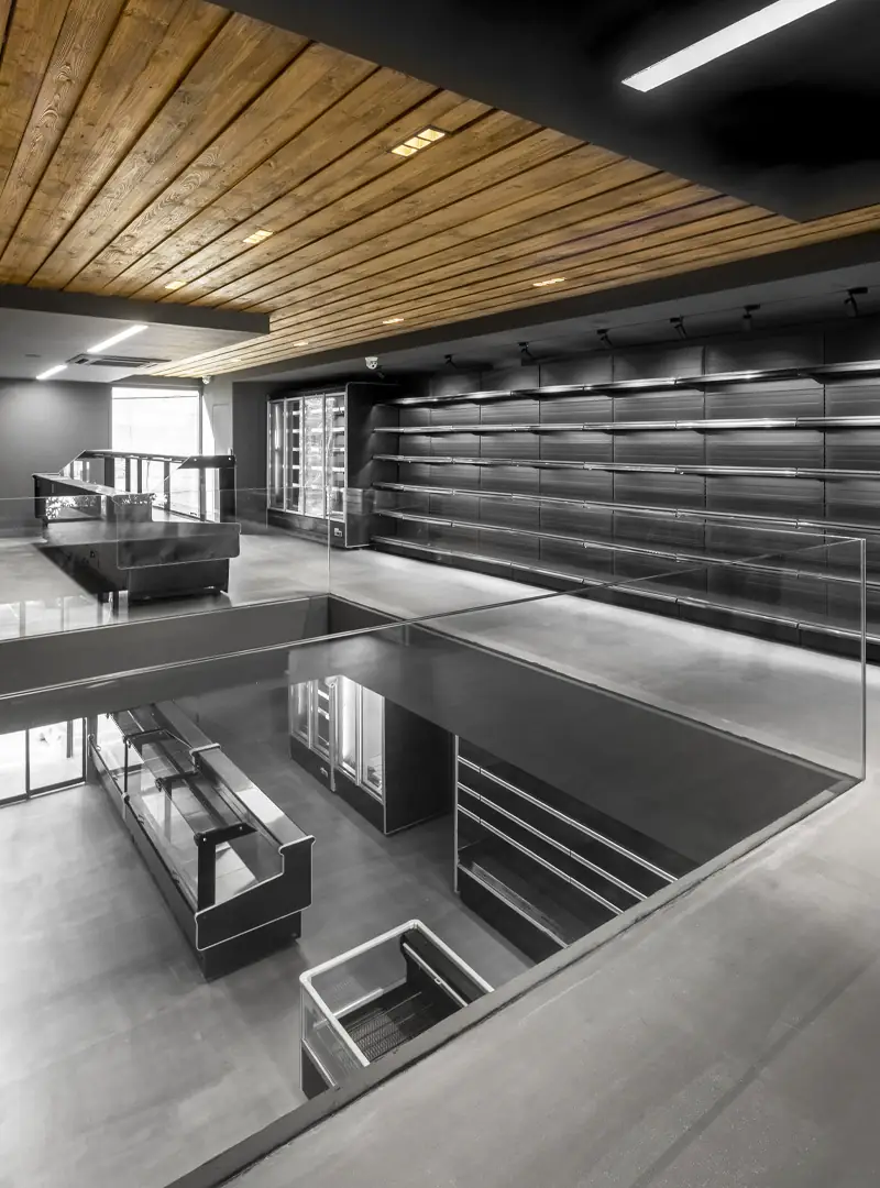 نمایی کلی از فضای داخلی فروشگاه میت مارکت