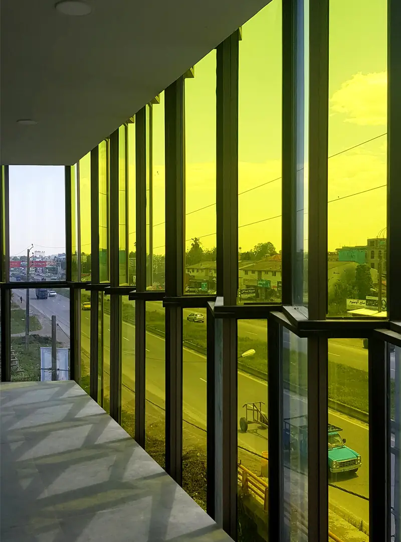 نمایی از درون ساختمان شیشیهای رویان که شرکت مهندسی و ساختمانی دیا آن را طراحی و اجرا کرده است