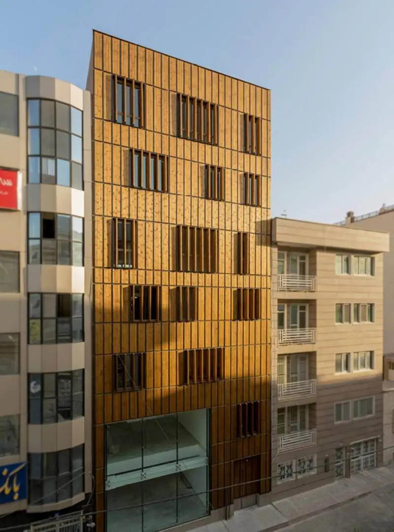 عکس از نمای روبرویی ساختمان اداری تجاری سعادت آباد