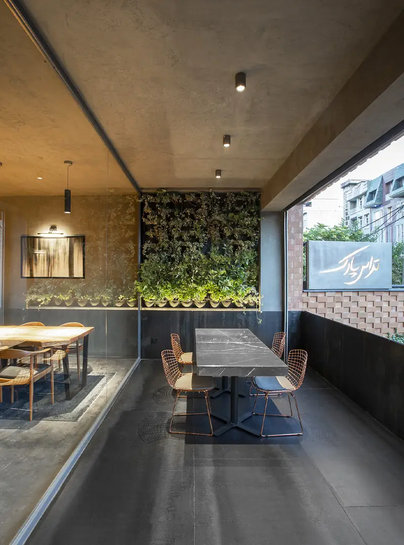 فضای دلنشین و نهایی کافه تراس پارک پس از تکمیل دکوراسیون